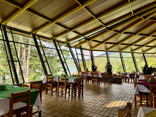Restaurante en el Lago Calima